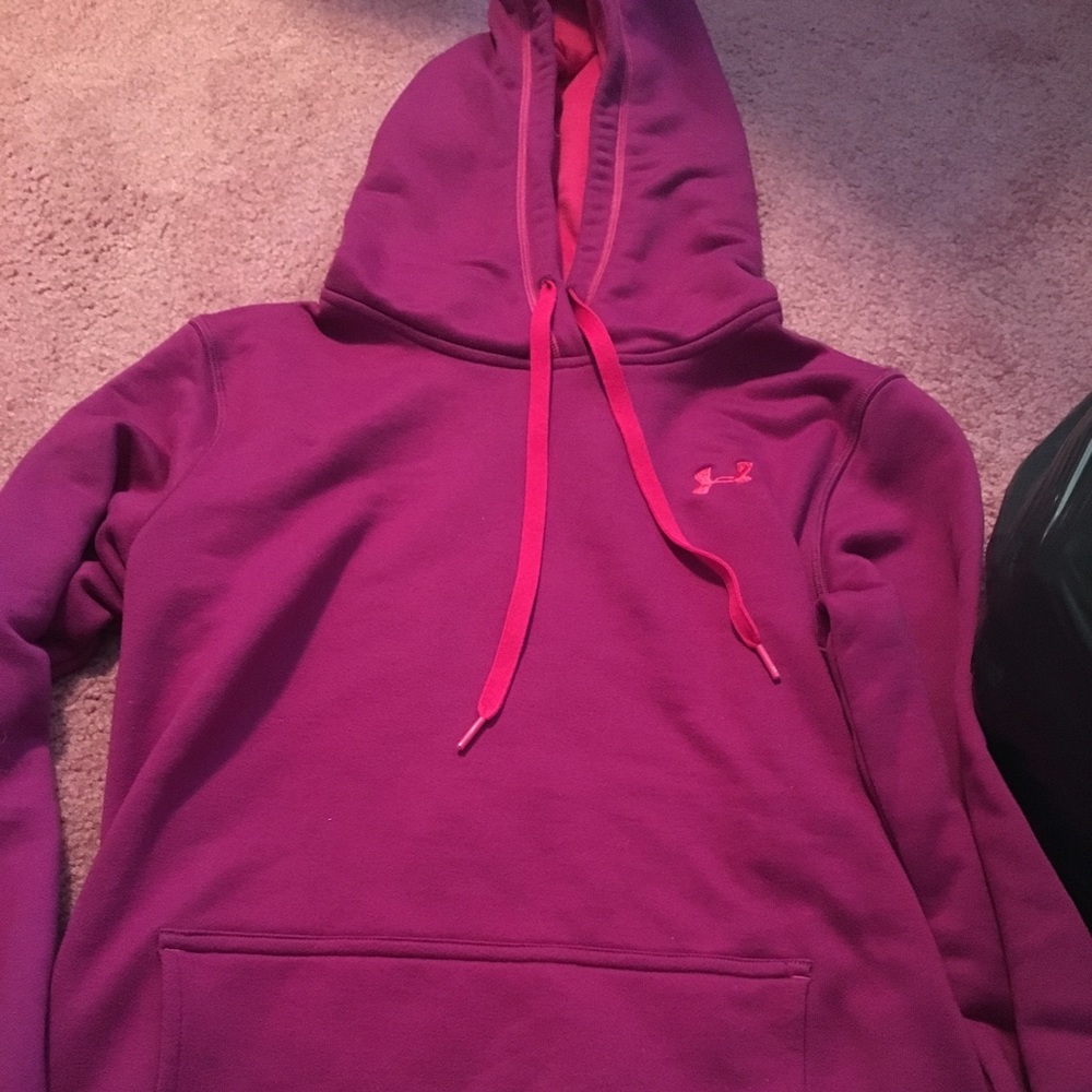 Women’s Under Armour sweatshirt